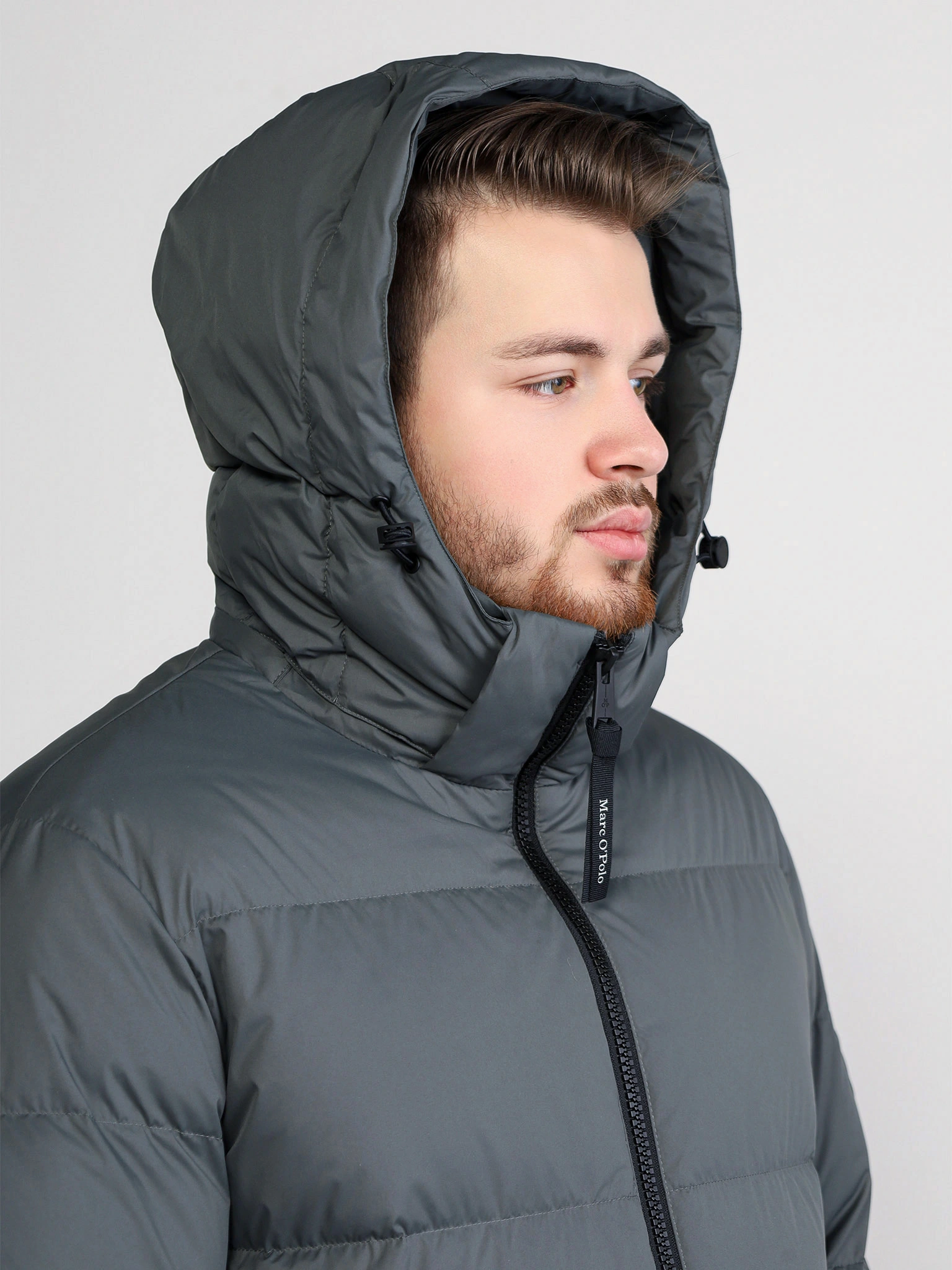 Куртка утепленная зеленого цвета с капюшоном